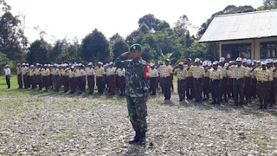 Koramil Oksibil Gelar Upacara Peringatan Hari Pahlawan Bersama Para Pelajar SMKN 1 Oksibil