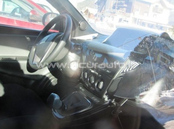 Lancia Ypsilon 2011 quasi svelata foto spia