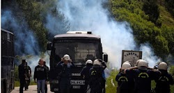  Τα δακρυγόνα που έπεσαν στο Πισοδέρι κατά την διάρκεια της διαμαρτυρίας της Κυριακής, δεν είναι η πρώτη φορά που χρησιμοποιούνται εναντίων ...