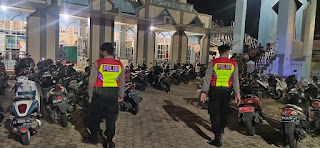 Personel Polres Pariaman Giatkan PAM di Pasar Pabukoan dan Patroli PAM Sholat Tarawih di Masjid dan Musholla