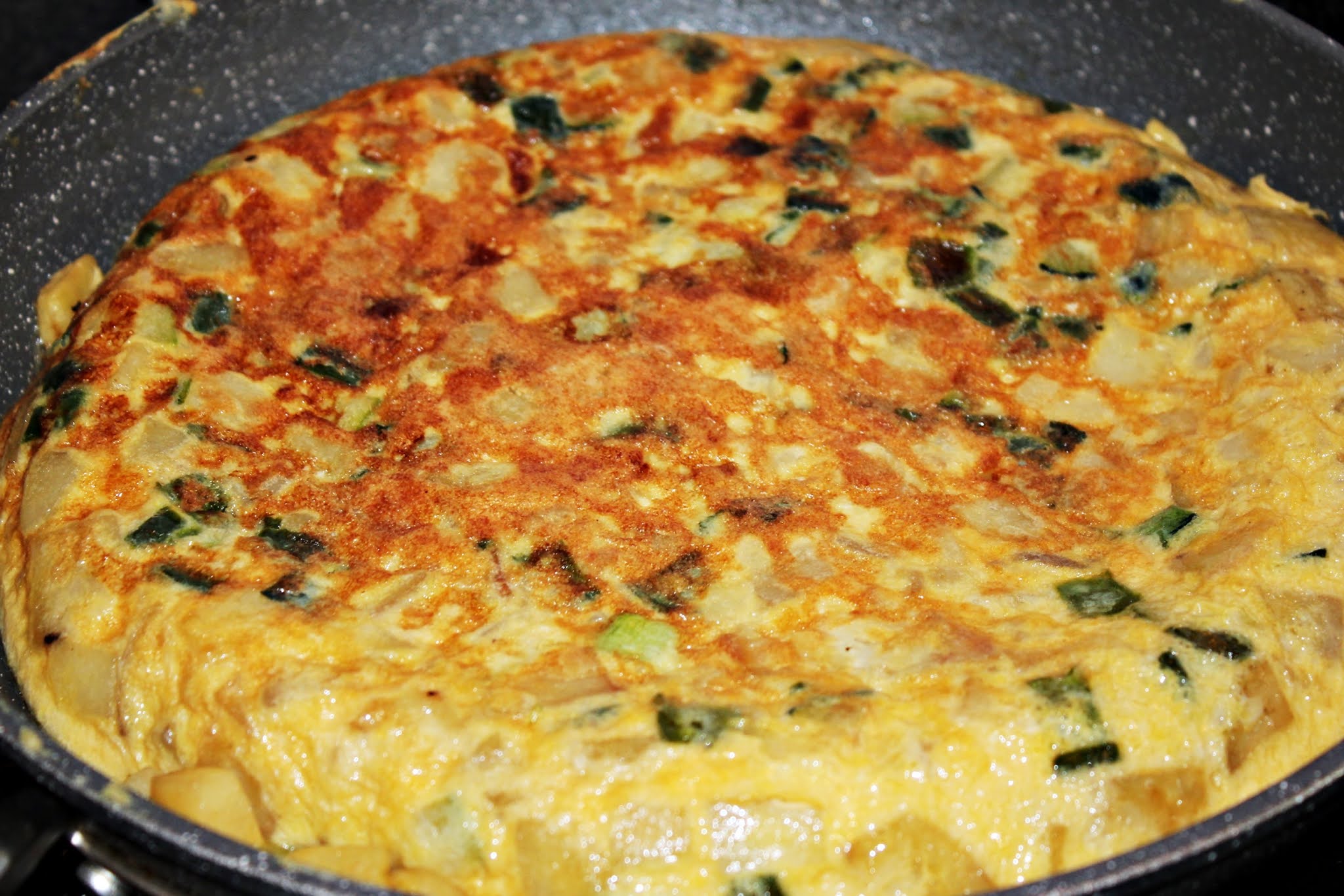 TORTILLA DE PATATAS CON PIMIENTO Y CALABACÍN (Mª JOSÉ) {TU♥RECETA EN MIS FOGONES}