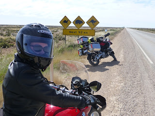 Jane Laws, BMW R1200GS, BMW F650GS, Nullarbor