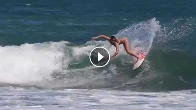 Lucia Martiño surf en Panamá