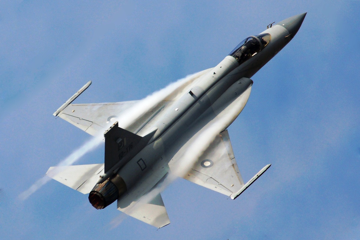 https://blogger.googleusercontent.com/img/b/R29vZ2xl/AVvXsEgg2WUAcwnaKU6D2EMJEU9cesv4VqzvSBZoYiwwK0MCNgbQNvOsrNIUjxUbidntCvkQhJq6FBlqn11s9OQH8Dog6vlxgp3LOz41333hNQJdEf5qSxPiFnQR0pa7Na2zp8xDDcrw3YkXyIg/s1600/JF-17-Thunder-Fighter.jpg