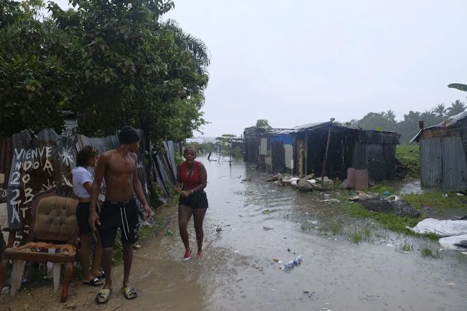 Tempestade tropical Franklin atinge a República Dominicana, matando pelo menos uma pessoa