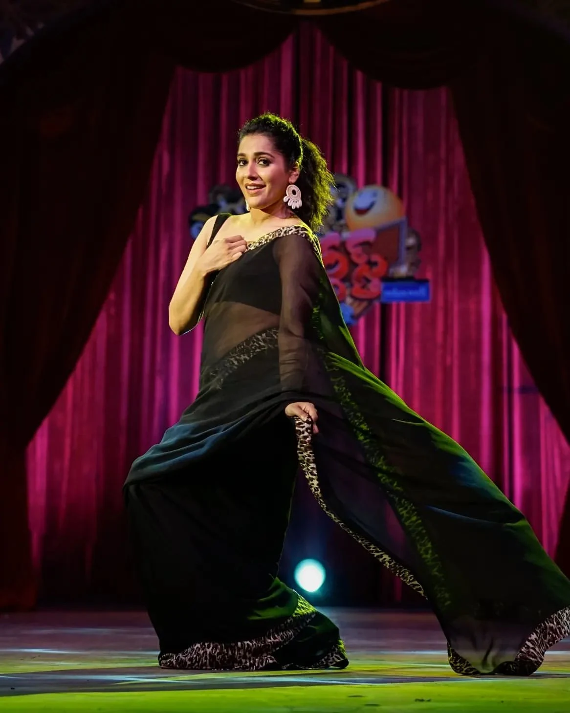 Rashmi gautam gorgeous looks in black saree Photoshoot