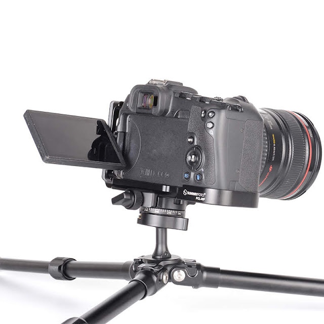 Sunwayfoto PCL-RP custom L Bracket on EOS RP portrait orientation