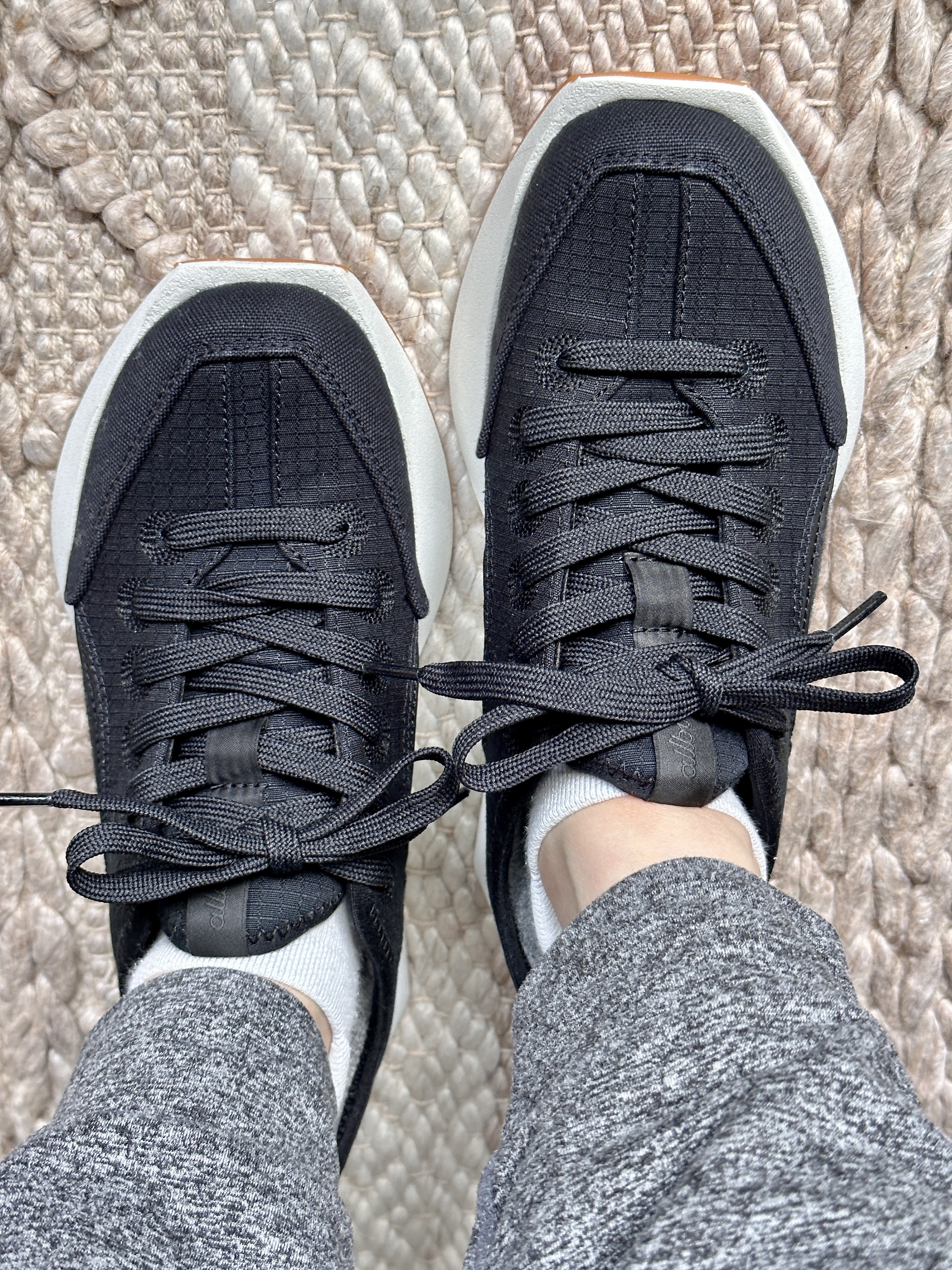 LV Maxi Trainer Sneaker Black/White (Review) + ON FOOT 