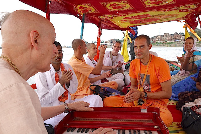 Sankarshan Das Ecstatic Hare Krishna Kirtan on the River Yamuna