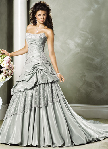 A Wedding Addict: Silver Wedding Dress with Soft Sweetheart