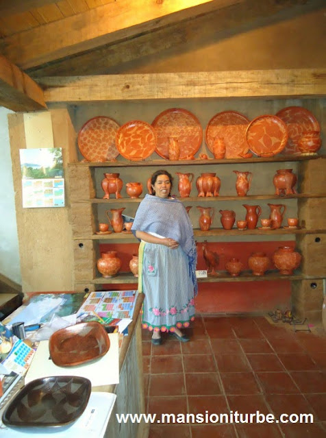 María del Rosario Lucas en Santa Fe de la Laguna, excelente artesana y cocinera tradicional