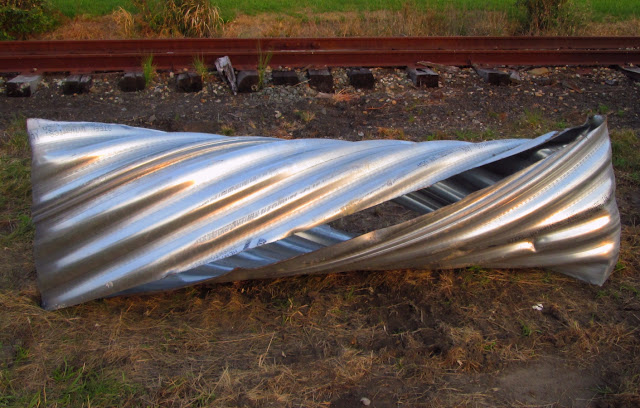 Metal twisted pipe