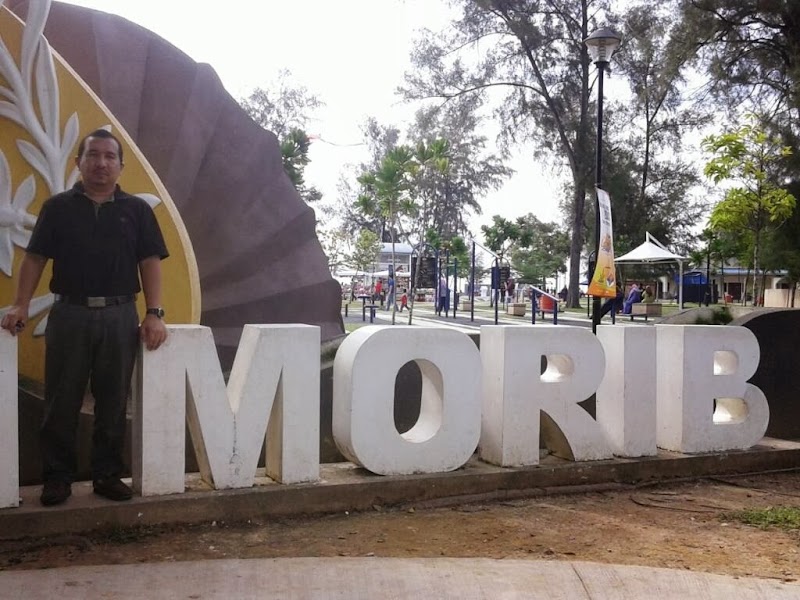 Berkelah di Pantai Morib