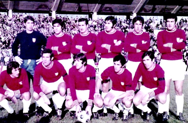 CLUB ATLÉTICO DE MADRID. Temporada 1971-72. Pacheco, Melo, Calleja, Ovejero, Adelardo, Iglesias. Ufarte, Luis, Orozco, Irureta y Alberto. REAL SPORTING DE GIJÓN 1 CLUB ATLÉTICO DE MADRID 2. 02/01/1972. Campeonato de Liga de 1ª División, jornada 15. Gijón, Asturias, estadio El Molinón. GOLES: 1-0: 10’, Herrero II. 1-1: 48’, Orozco. 1-2: 84’, Irureta.