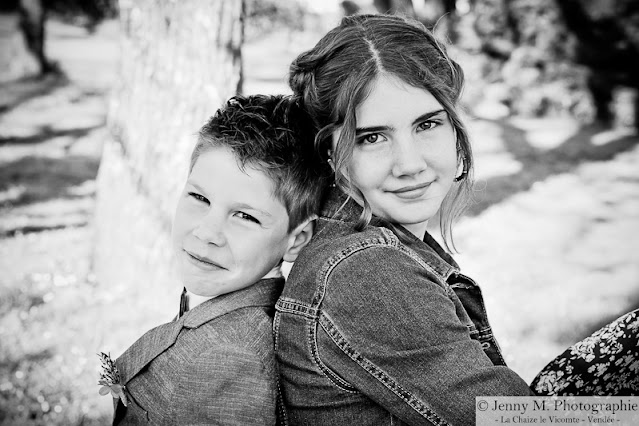 portrait noir et blanc enfant frère soeur