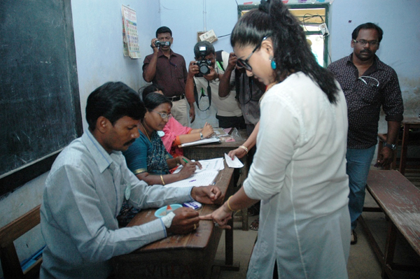 snehaprasanna cast their votes @ chennai mayor election 2011 unseen pics