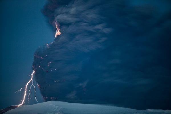 iceland volcano lightning. iceland volcano map.