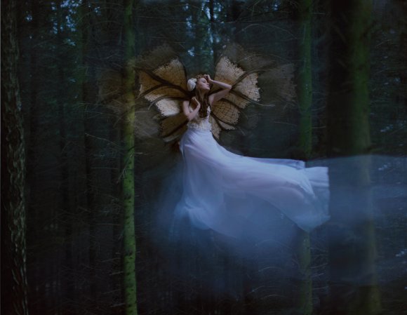 katerina plotnikova fotografia surreal mulheres natureza país das maravilhas Borboleta