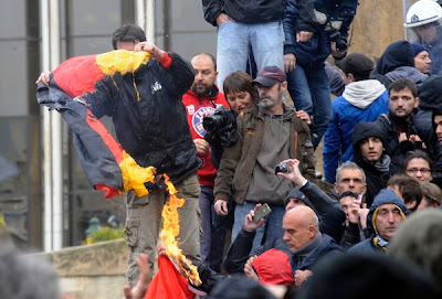 Ο κόσμος έφτασε στα όρια του κι αυτοί μιλάνε για νέα μέτρα!!!