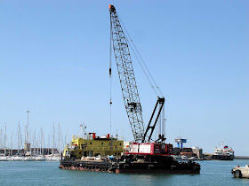 Preparing the jetties for the TAN, port of Livorno