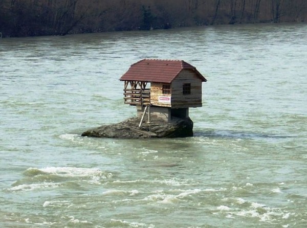 Amazing River House in Serbia
