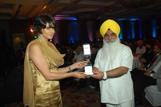 S Sewa Singh  Sekhnwan awarding Gul Panag