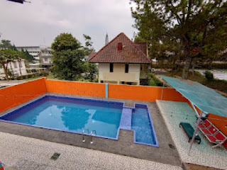 Villa kolam renang untuk rombongan di lembang