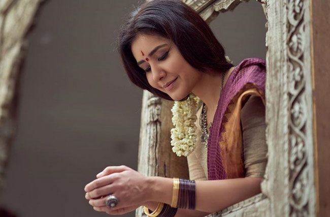 Actors Gallery: Raashi Khanna Looking Like Village Girl Pics