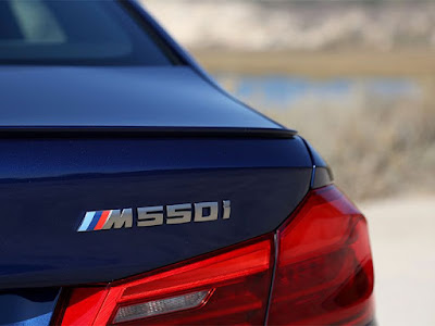 2018 BMW M550i xDrive exterior badge
