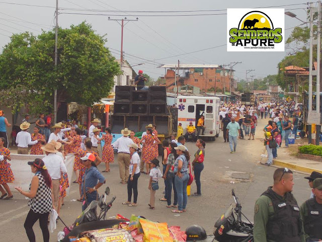 FOTOGRAFÍA:  Senderos de Apure: Joropazo en la calles de Elorza en sus fiestas patronales. 