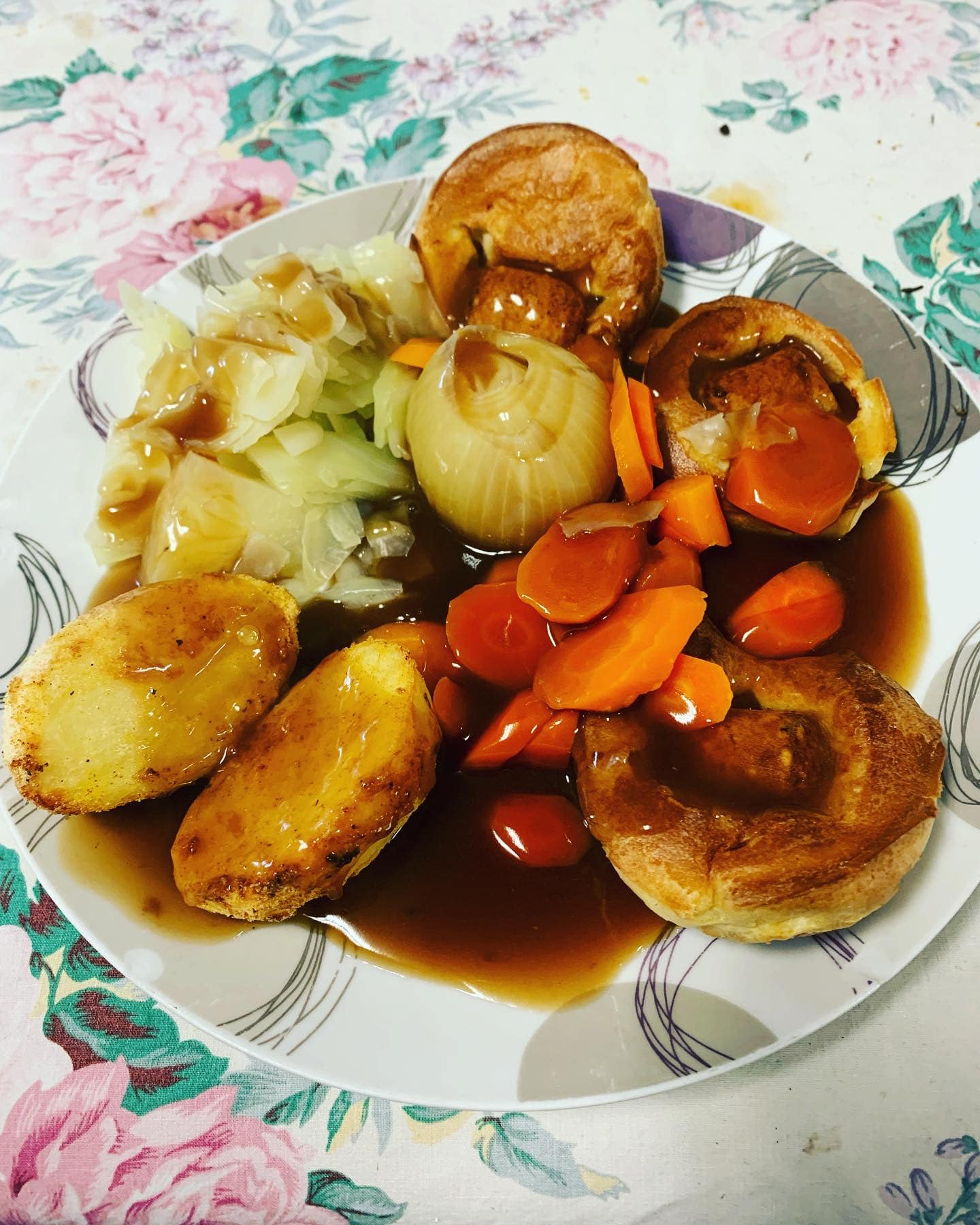 Recipe - Mini toad in the hole, carrots, cabbage, roasties & gravy