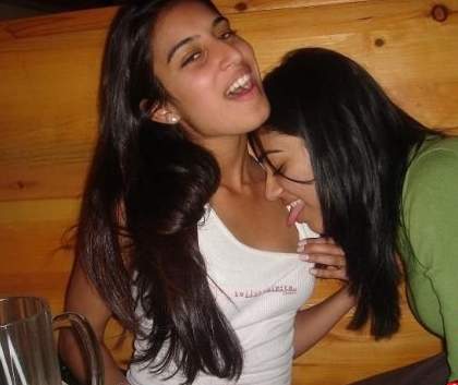 HOT PAKI GIRL KISSING