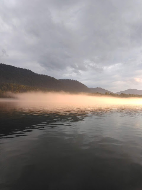 Закат на Телецком озере