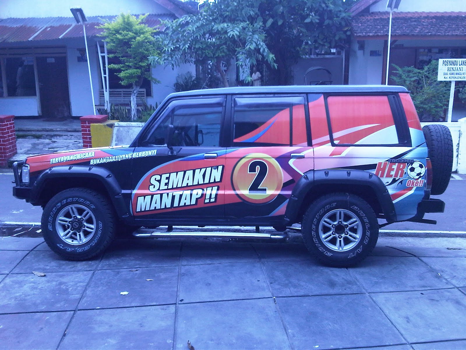  desain stiker mobil 