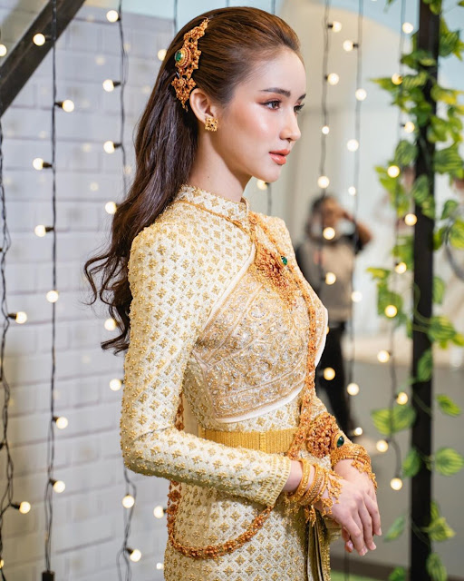 Yoshi Rinrada Thurapan – Most Beautiful Transgender in Thai Wedding Dress