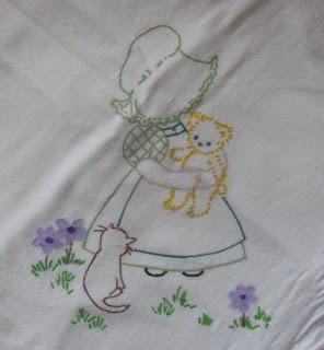 Vintage hand painted 28" x 29" 100% cotton