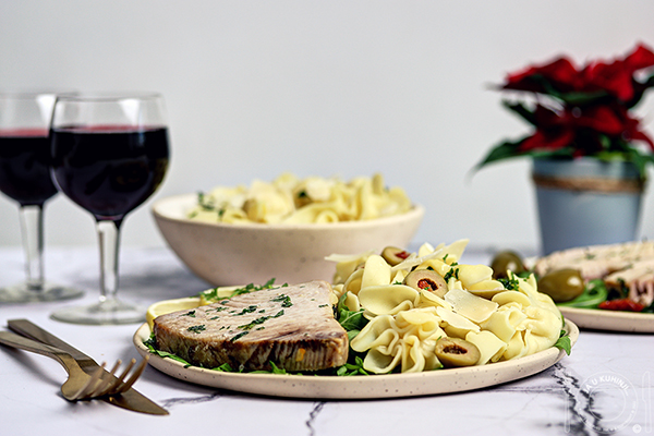 Cvet pogača sa camembert sirom i tuna sa punjenom pastom sa ukusom tartufa