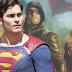 Novas imagens de Tyler Hoechlin com o traje negro do Superman no crossover "Elseworlds" são reveladas