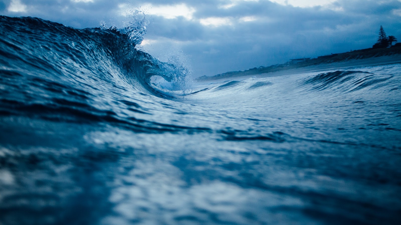 Foto Memanjakan Mata Gambar Laut  Biru Mempesona