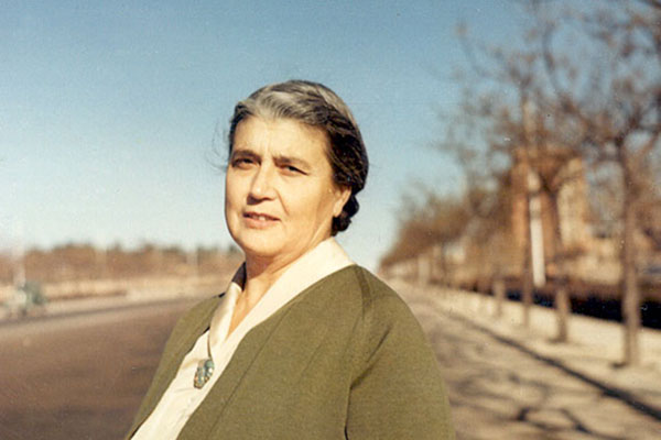 María Moliner.