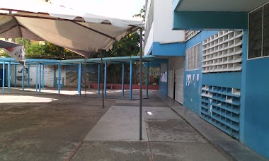 23/10/2015.  EN  LA ESCUELA MARÍA TABEROA UBICADO EN LA UD-5 E CARICUAO 