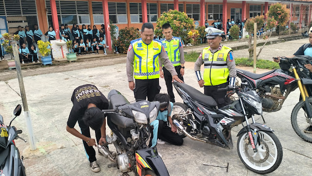 Razia ke Sekolah, Satlantas Polres Morowali Utara Copot Knalpot Brong Siswa