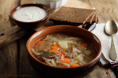 Šči: zuppa russa di cavolo bianco