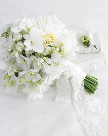 Isn't this bouquet heavenly made using orchids amaryllis I think 