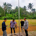 Camat Paburan Sedang Melihat Kesiapan Lapangan Upacara 