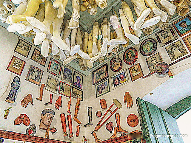 Sala de ex-votos da Igreja do Bonfim em Salvador, Bahia