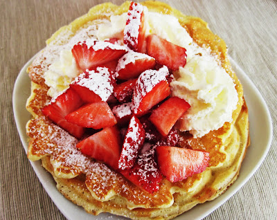ein Stapel Vollkorn-Waffeln