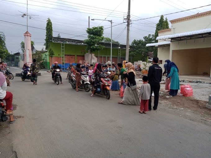 BAGI TAKJIL NU-CARE LAZISNU MWC NGRONGGOT BERSAMA KOIN NU PEDULI TANJUNGKALANG dan Karang Taruna Tanjungkalang 