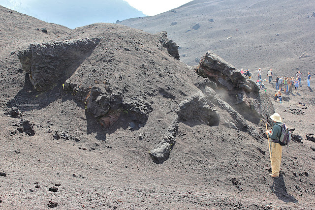 Guatemala volcanoes geology field trip travel Antigua Panajachel Pacaya Fuego Agua Atitlan copyright rocdoctravel.com