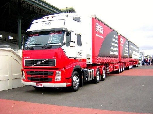 truk box gandeng VOLVO FH 700 longER